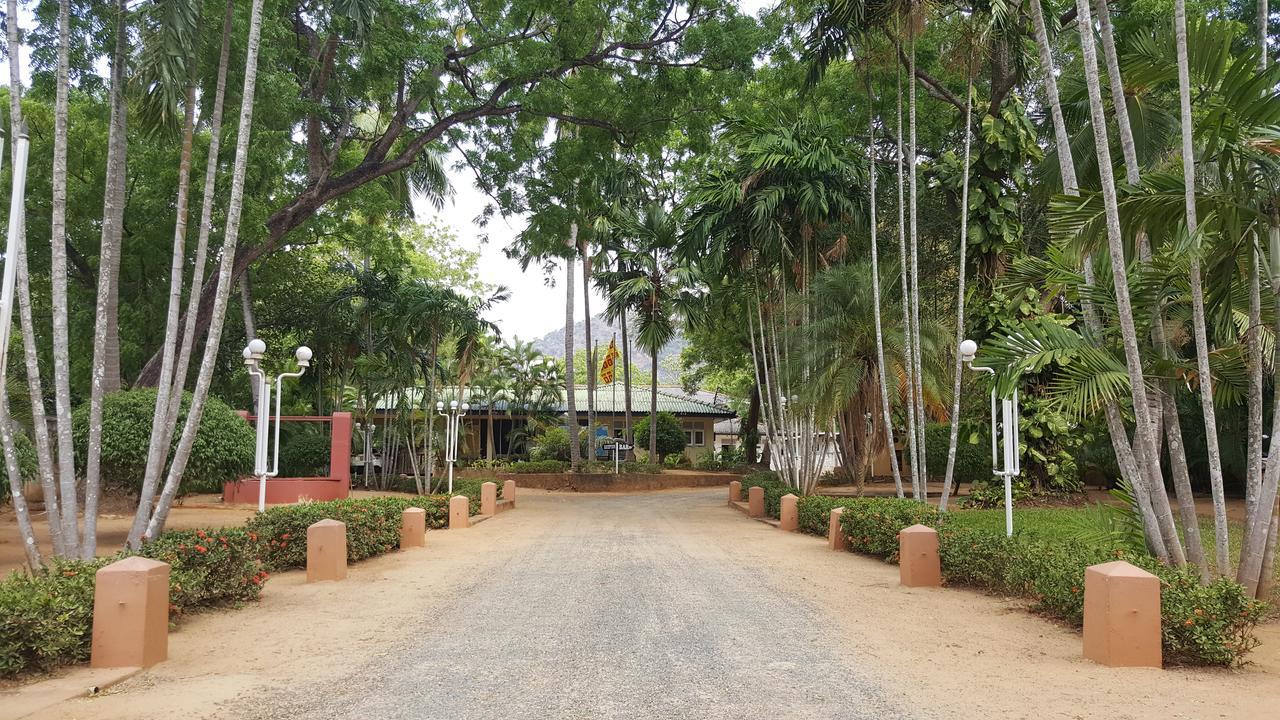 Robinson Hotel Kataragama Luaran gambar