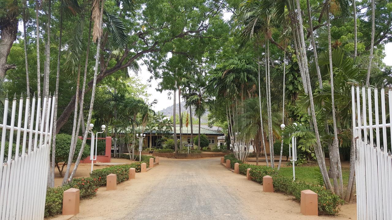 Robinson Hotel Kataragama Luaran gambar